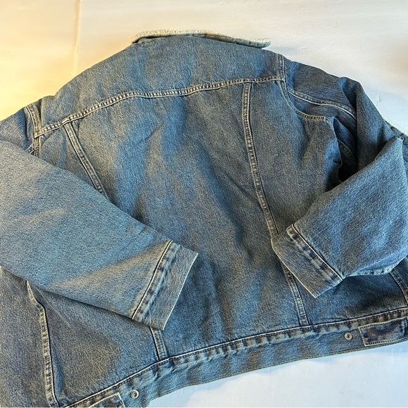 Levi's Blue Sherpa Trucker Jacket - Picture 5 of 13